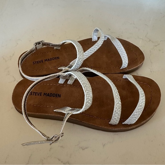 Steve Madden Girl’s Plum Strappy Memory Foam Sandal in silver Size: 1 - Picture 3 of 4